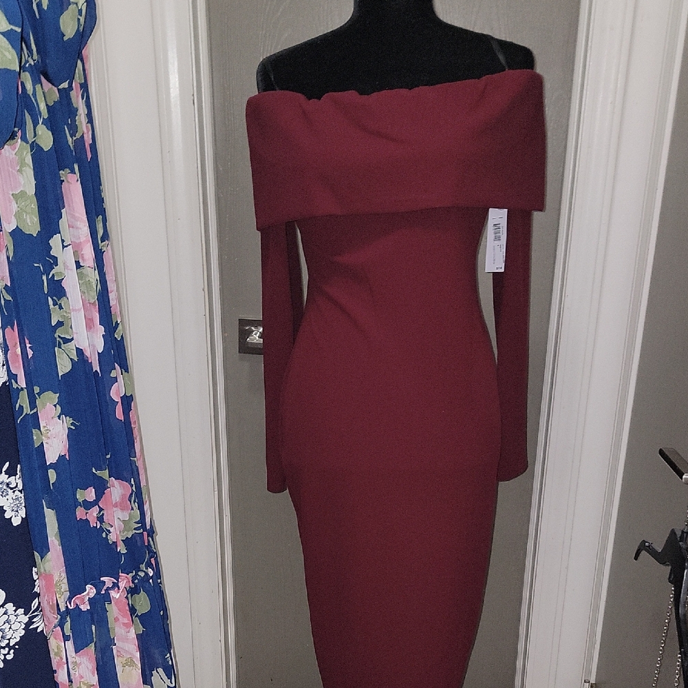 Elegant Off-Shoulder Burgundy Long Sleeve Dress
